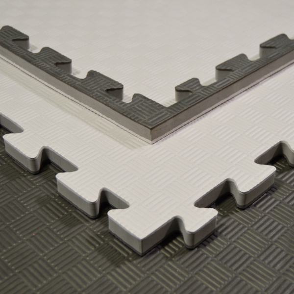 Allround Trainingsmatten 100 x 100 x 2 cm verzahnt für Fitness, Yoga, Kita, Schule, Home rot-schwarz
