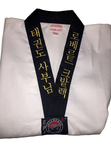 Taekwondo-Anzug Korea Master mit Bestickung auf schwarzem Revers